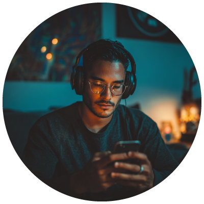 gamer using phone to get help from an ai assistant 